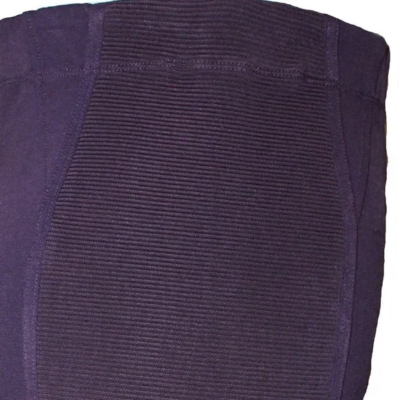 Pencil Skirt that hugs your curves - Picture 5 of 10